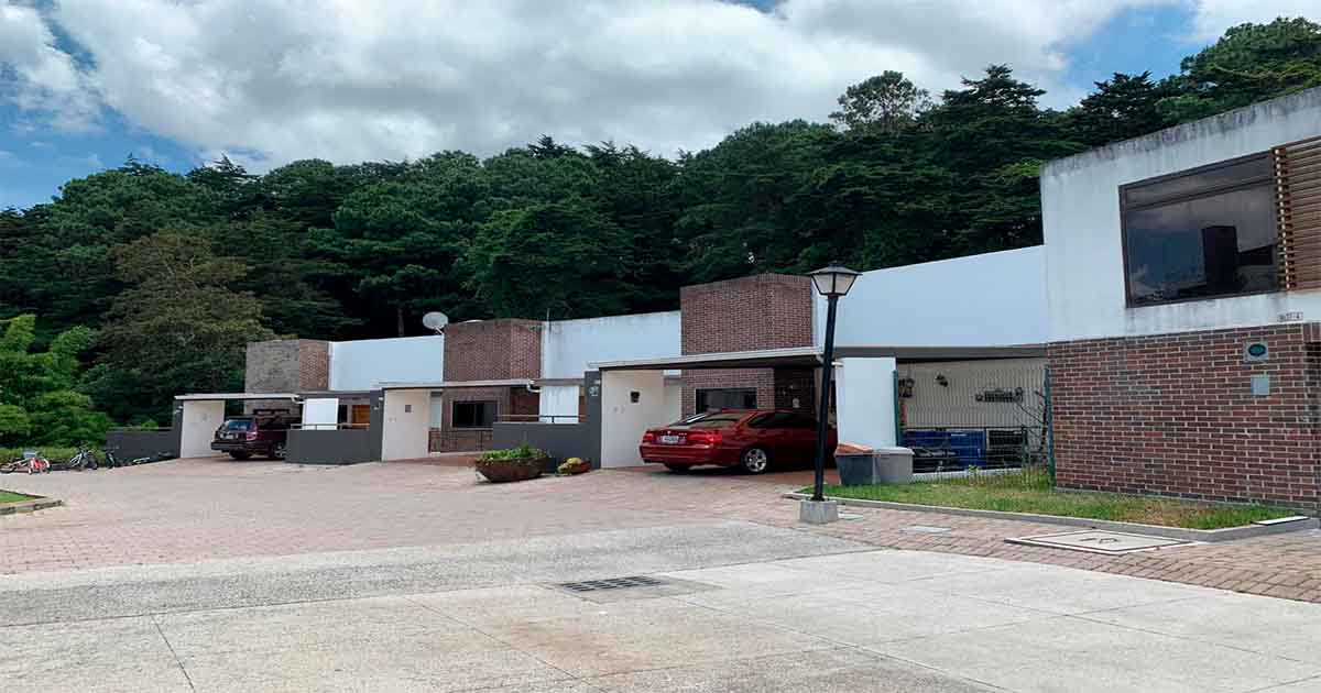 Venta de Casa o Casas, Terrenos, Propiedades, Apartamentos, Inmuebles en Guatemala, zona 11, zona 7, zona 2, zona 18, zona 16, Mixco, Carretera Al Salvador, Fraijanes, Santa Catarina Pinula, Antigua Guatemala, Villa Nueva, Villa Canales, San Miguel Petapa - Venta o Alquiler de Casas En Guatemala